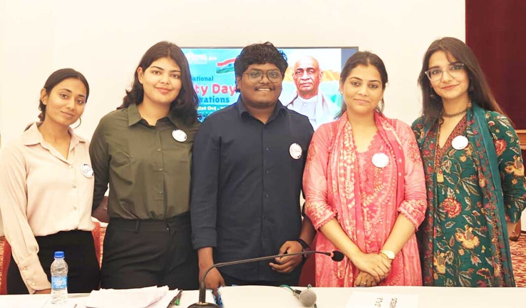 IBS హైదరాబాద్ విద్యార్థులు రాష్ట్రపతి నిలయంలో జాతీయ క్విజ్ పోటీలకు న్యాయనిర్ణేతగా ఉన్నారు
– PARAHUSHAR NEWS