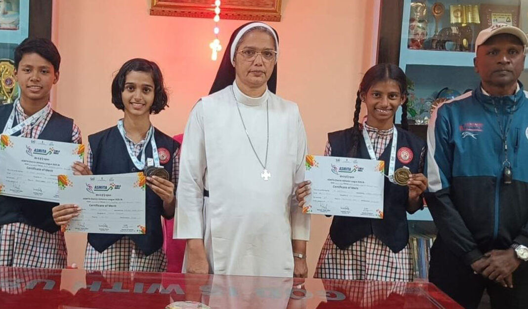 మంచిర్యాలలో జరిగిన ఖేలో ఇండియా అథ్లెటిక్ మీట్లో ముగ్గురు విద్యార్థులు మెరిశారు
– PARAHUSHAR NEWS