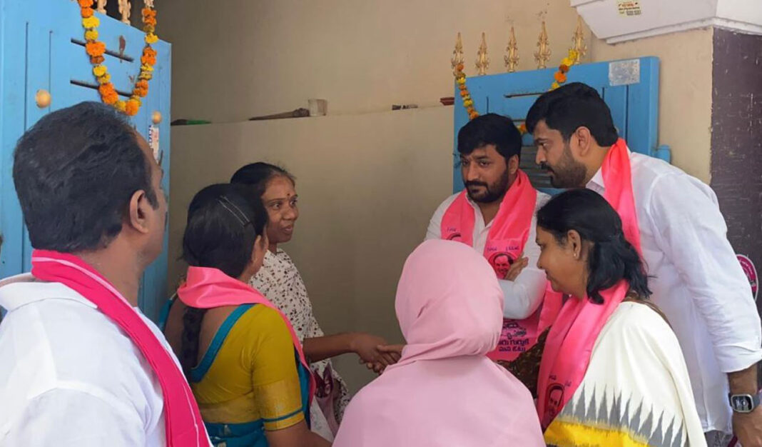 జూబ్లీహిల్స్ ఓటర్లు కాంగ్రెస్పై అసంతృప్తిని వ్యక్తం చేశారు, BRS తిరిగి రావాలని పిలుపునిచ్చారు
– PARAHUSHAR NEWS
