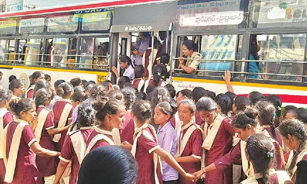 ఈ అవినీతి ప్రిన్సిపాల్, గర్జన గురుకుల అమ్మాయిలు మాకు వద్దు
– PARAHUSHAR NEWS