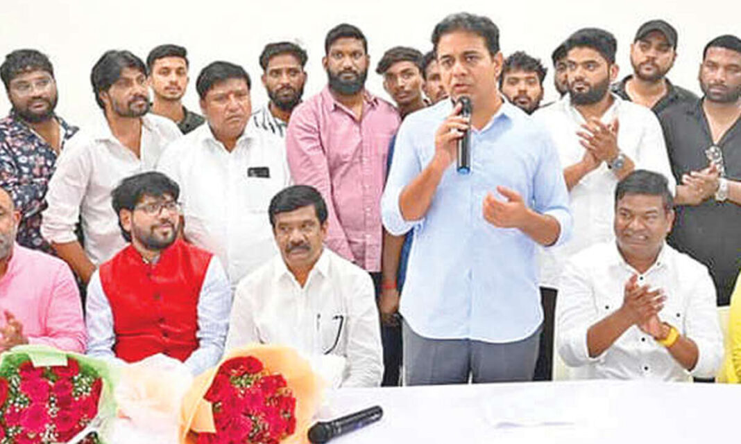 గేటెడ్ కమ్యూనిటీ ఓటర్లు ఓట్లు వేయాలని కేటీఆర్ కోరారు, కాంగ్రెస్ మోసం గురించి హెచ్చరించారు
– PARAHUSHAR NEWS