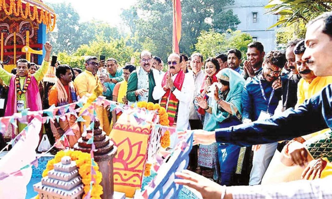 ఢిల్లీలోని హౌజ్ ఖాస్ జగన్నాథ ఆలయంలో 'బోయిటా బందన'
