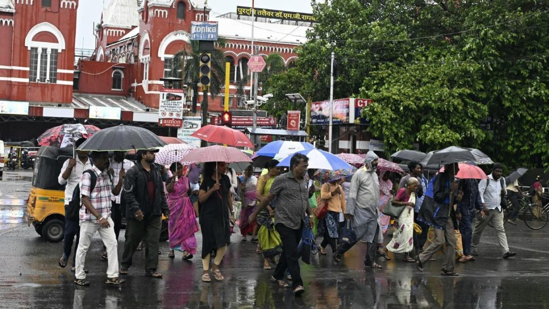 తమిళనాడులోని ద్రోణి ప్రభావంతో దక్షిణాది, అంతర్గత జిల్లాల్లో రెండు రోజుల పాటు భారీ వర్షాలు కురుస్తున్నాయి
