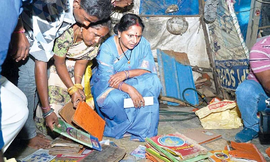 వరద బాధితులకు వెంటనే పరిహారం ఇవ్వాలని కవిత డిమాండ్ చేశారు
