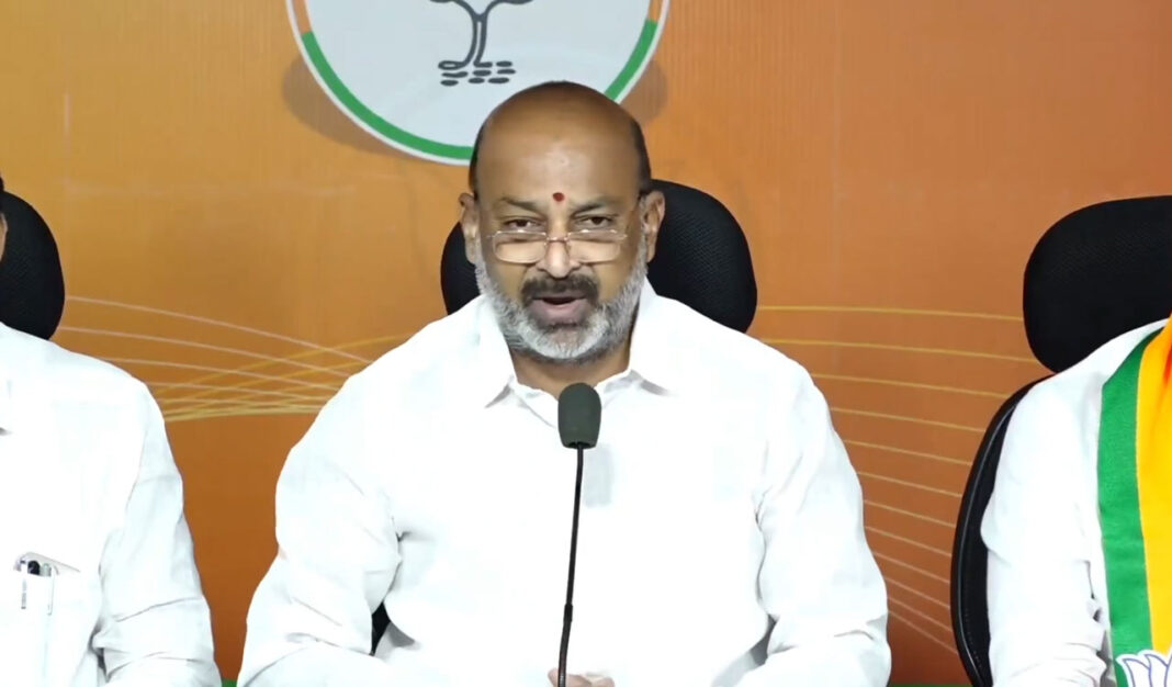 బండి సంజయ్పై ‘వెర్బల్ ఫిల్త్’ కామెంట్ బూమరాంగ్స్
– PARAHUSHAR NEWS
