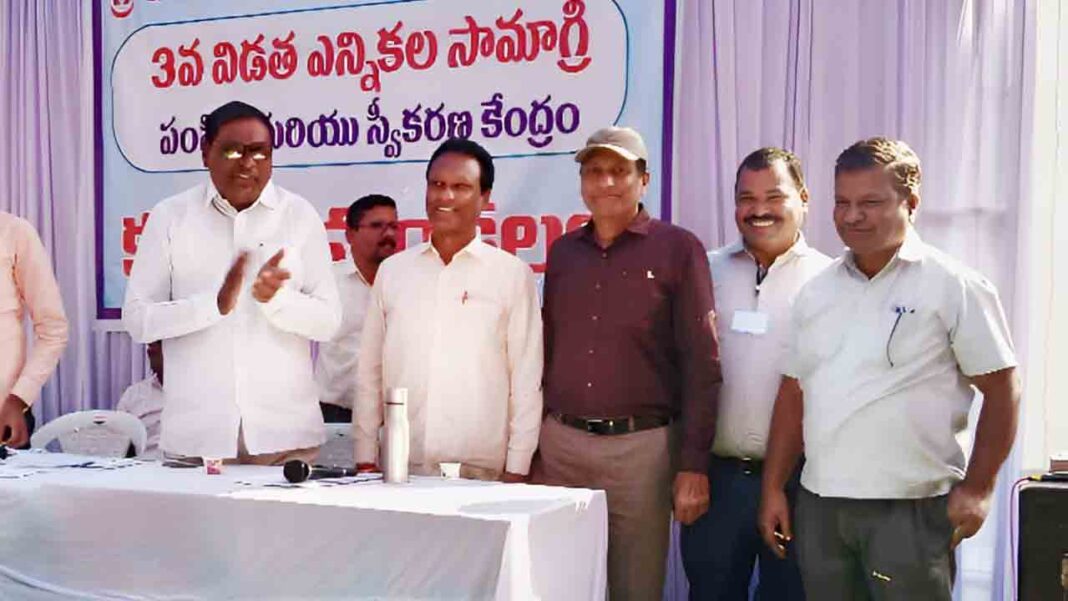 Four Brothers | A rare occurrence in that district..Four brothers on election duty-Namasthe Telangana
– PARAHUSHAR NEWS