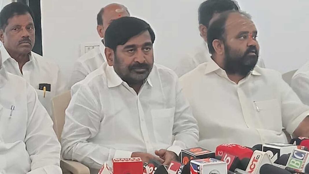 Jagadish Reddy Congress is promoting murderous politics.
– PARAHUSHAR NEWS