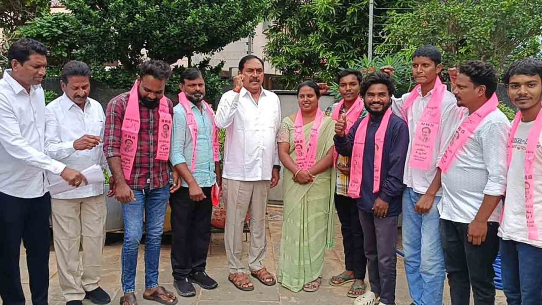 People are suffering because of incompetent Congress rule: Ex-minister Errabelli-Namasthe Telangana
– PARAHUSHAR NEWS