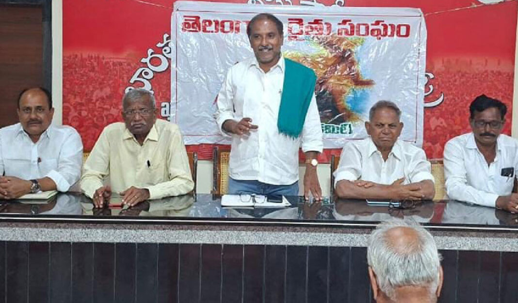 తెలంగాణ సహకార వ్యవస్థకు సీఎం రేవంత్ రెడ్డి నుంచి ముప్పు పొంచి ఉందని రైతు సంఘం పేర్కొంది
