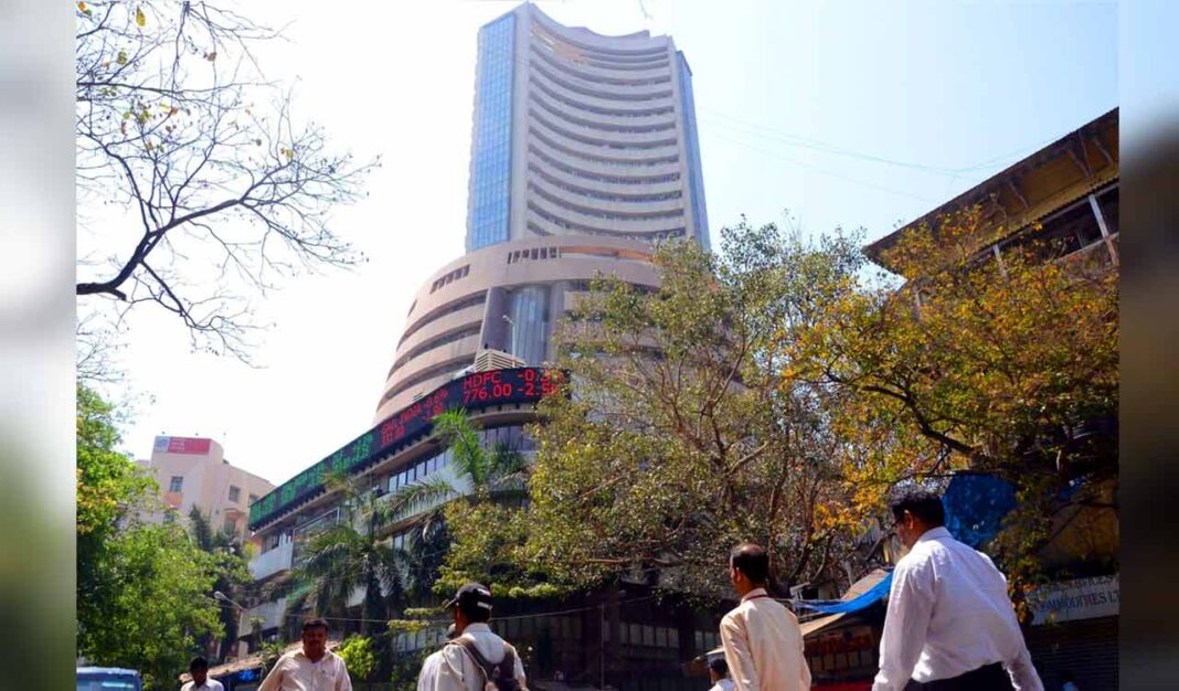 Equity markets decline in early trade dragged by services, realty stocks, FII outflows- PARAHUSHAR NEWS