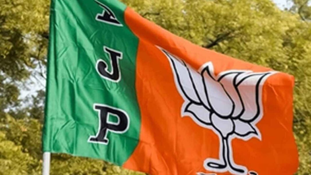 విగ్రహం ఏర్పాటుపై బీజేపీ-కాంగ్రెస్ మధ్య వాగ్వాదం చోటుచేసుకుంది
– PARAHUSHAR NEWS