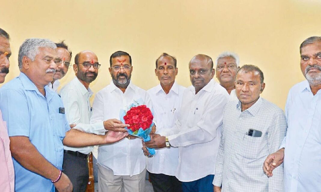 కాకతీయ యూనివర్శిటీకి ఓయూ స్థాయి నిధులు తీసుకువస్తానని నాయిని హామీ ఇచ్చారు
