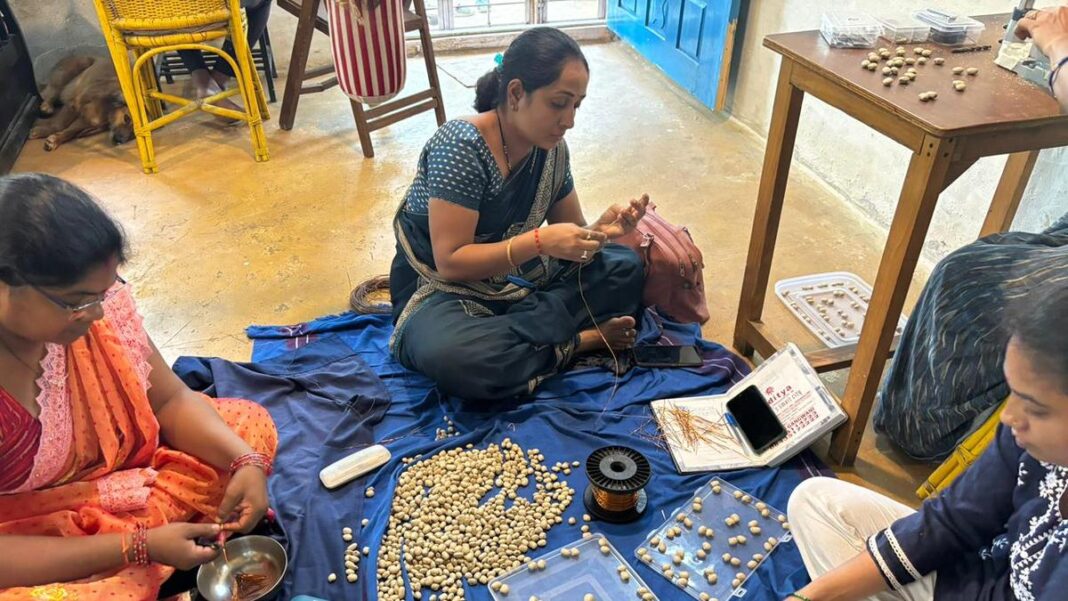గ్రామ్ ఆర్ట్ ప్రాజెక్ట్, స్థిరత్వం మరియు పర్యావరణ స్పృహతో జీవించడానికి కళను ఉపయోగించే గ్రామీణ సమిష్టి
– PARAHUSHAR NEWS