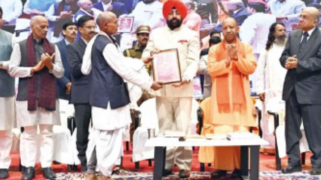 డ్రగ్ దుర్వినియోగం, స్మార్ట్‌ఫోన్ వ్యసనం యువతకు అతిపెద్ద ముప్పు: యోగి
