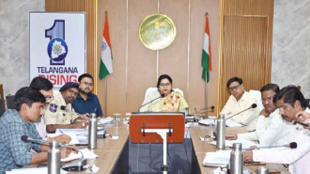 పంచాయతీ ఎన్నికల నిర్వహణ ఏర్పాట్లపై కలెక్టర్ అభిలాషా అభినవ్ సమీక్షించారు
