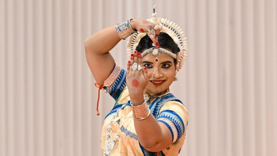 మదురైలోని తమిళ ఇసై సంగం ఉత్సవంలో ఒడిస్సీ నృత్యం భక్తి నేపథ్యాలను ప్రత్యక్ష ప్రసారం చేస్తుంది
– PARAHUSHAR NEWS