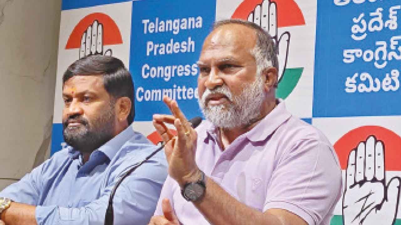 'మహాత్మా, నెహ్రూ, గాంధీ కుటుంబ చరిత్రను తుడిచిపెట్టేందుకే' ప్రజలు ప్రధానికి అధికారం ఇచ్చారా లేదా పాలించారా?
