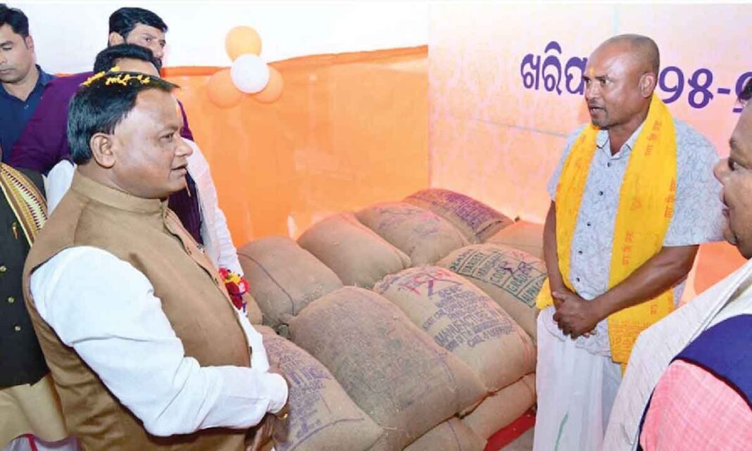 మూడేళ్లలో 15 లక్షల ఎకరాలకు సాగునీరు: సీఎం
– PARAHUSHAR NEWS