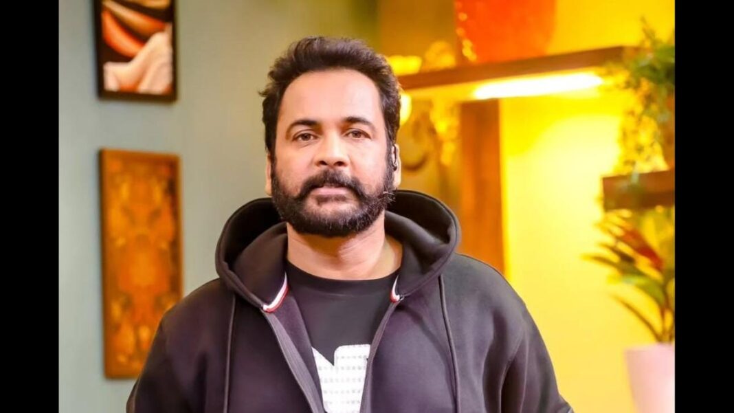 సినీనటుడు శివాజీ వ్యాఖ్యలపై తెలంగాణ మహిళా ప్యానెల్ ఎదుట హాజరయ్యారు
– PARAHUSHAR NEWS
