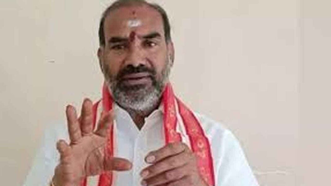 స్పీకర్ తీర్పుపై బీఆర్‌ఎస్ ఎమ్మెల్యేల స్పందనను ప్రభుత్వ విప్ ఆది తప్పుబట్టారు
