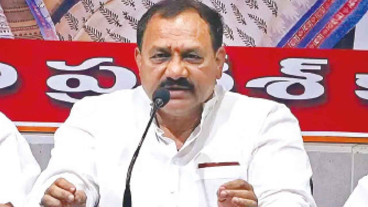 స్వచ్ఛంద సేవా కార్యక్రమాలు ఇంటి వద్దే ప్రారంభమవుతాయి… నామినేటెడ్ పోస్టుల భర్తీలో కాంగ్రెస్ 42% బీసీ కోటాకు కట్టుబడి ఉంటుంది: TPCC
– PARAHUSHAR NEWS