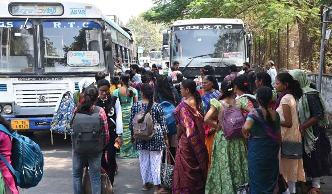 TGSRTC సంక్రాంతి పండుగ ప్రయాణం కోసం 5,500 ప్రత్యేక బస్సులను నడుపుతోంది
