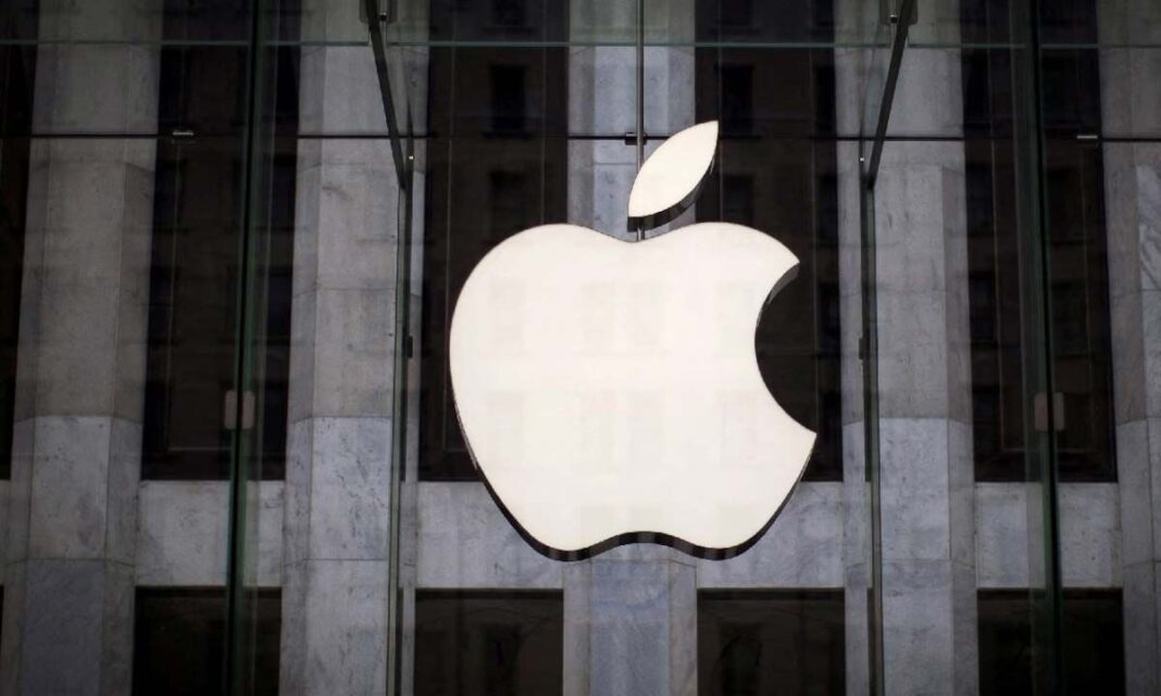 Apple యొక్క కొత్త AI పందెం భవిష్యత్ ఐఫోన్‌లను మీ పెదవులు మరియు గుసగుసలాడే పదాలను చదవడానికి అనుమతించగలదు

