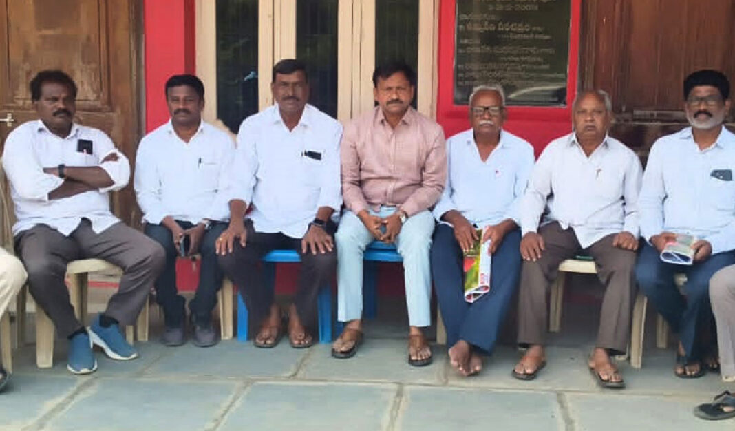 సీపీఐ(ఎం) నేత హత్యపై మధిర కాంగ్రెస్ నేతలు తప్పుడు ప్రచారం చేస్తున్నారని ఆరోపించారు
– PARAHUSHAR NEWS