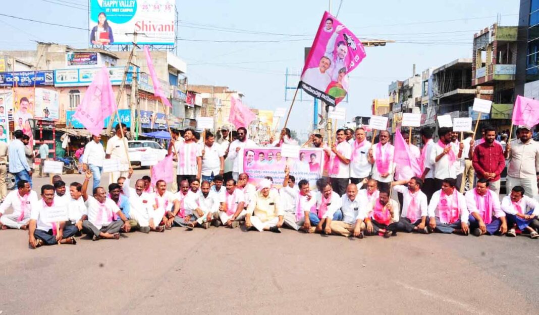 సింగరేణి స్కాంపై జ్యుడీషియల్ విచారణ జరిపించాలని కేటీఆర్ డిమాండ్ చేశారు
– PARAHUSHAR NEWS