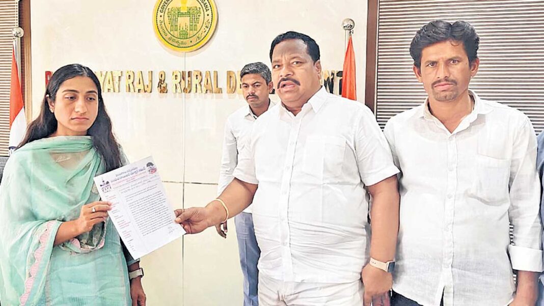 Paisa Ragada in Panchayats!-Namasthe Telangana
– PARAHUSHAR NEWS
