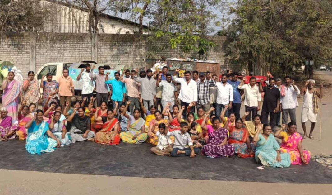 డంపింగ్ యార్డు సమస్యపై యర్రగుంట వాసులు చెత్త వాహనాలను అడ్డుకున్నారు
– PARAHUSHAR NEWS