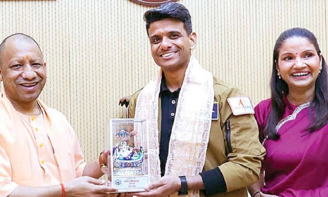 అశోక చక్ర గౌరవంతో యుపిలో జన్మించిన వ్యోమగామిని యోగి అభినందించారు
– PARAHUSHAR NEWS