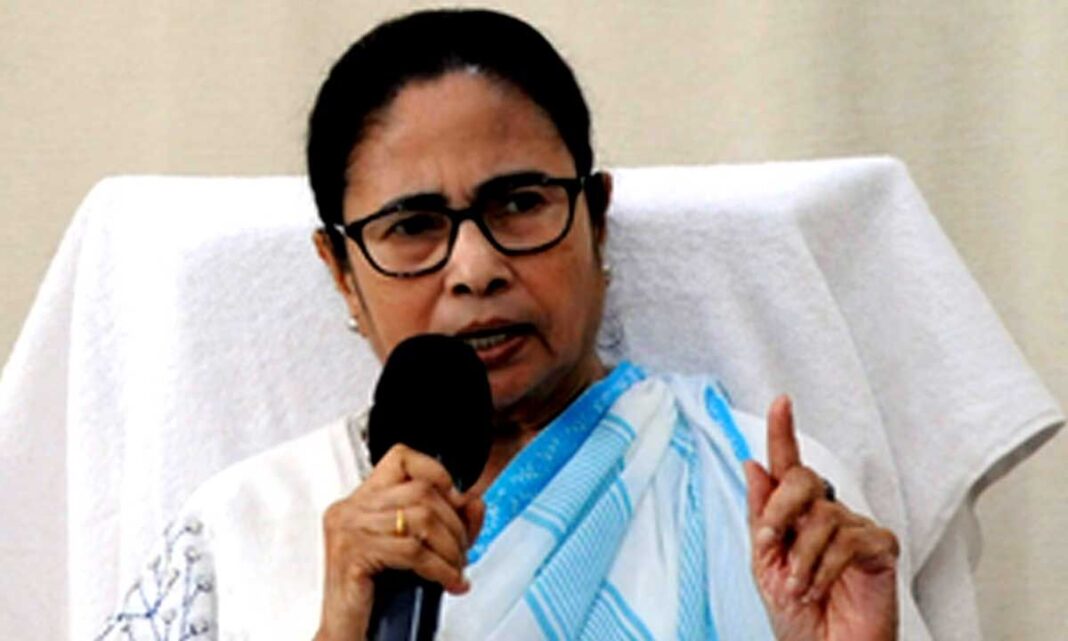 బెంగాల్ ఎగ్జిట్ పోల్స్ను తిరస్కరించిన మమతా బెనర్జీ, TMC ‘మా మతి మనుష్’ ప్రభుత్వాన్ని ఏర్పాటు చేస్తుందని చెప్పారు
– PARAHUSHAR NEWS