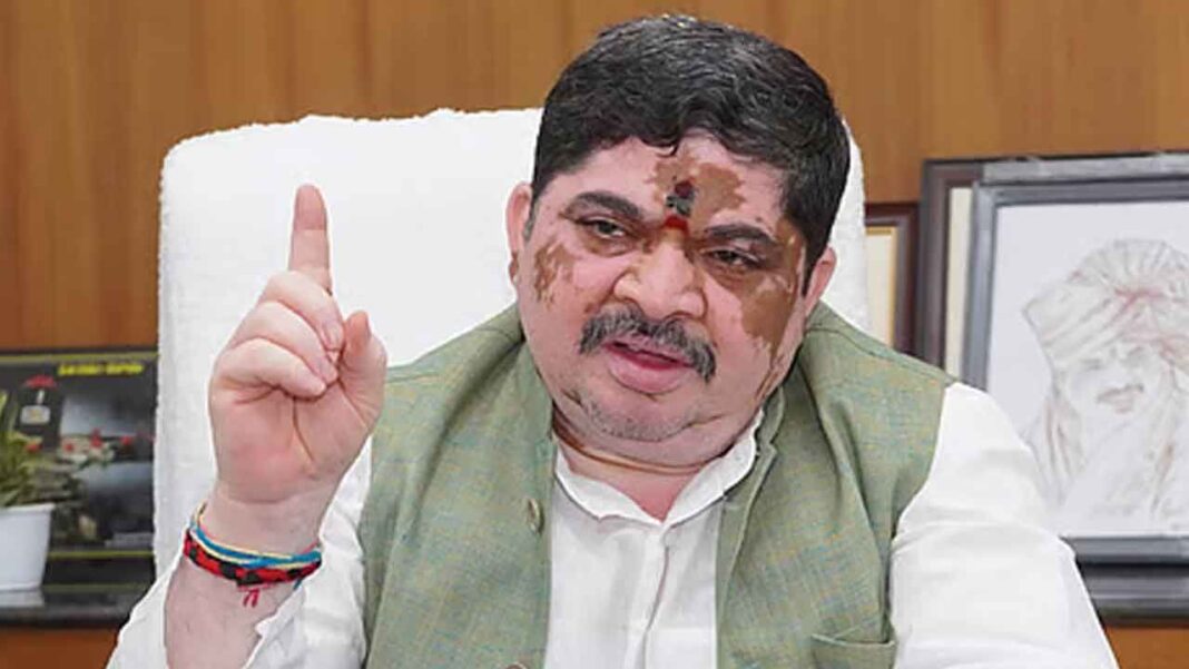 బీసీ కార్పొరేషన్‌లకు ఊతమిస్తామని పొన్నం ప్రభాకర్‌ హామీ ఇచ్చారు
