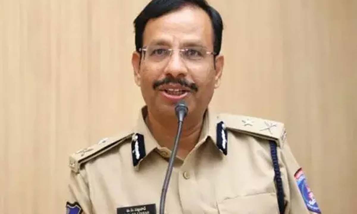హైదరాబాద్ సీపీ వీసీ సజ్జనార్ కాల్పులపై వివరణ ఇచ్చారని, నిందితులను పట్టుకుంటామని చెప్పారు
– PARAHUSHAR NEWS
