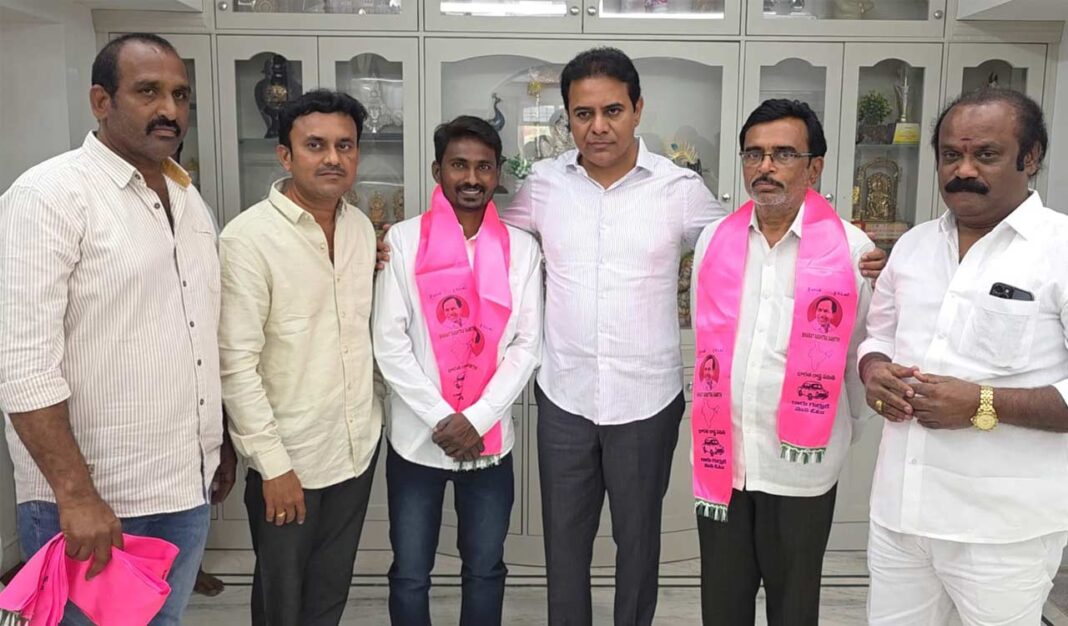 కౌన్సిలర్లు పార్టీలో చేరడంతో బెల్లంపల్లి మున్సిపాలిటీలో బీఆర్ఎస్ బలం పెరిగింది
– PARAHUSHAR NEWS