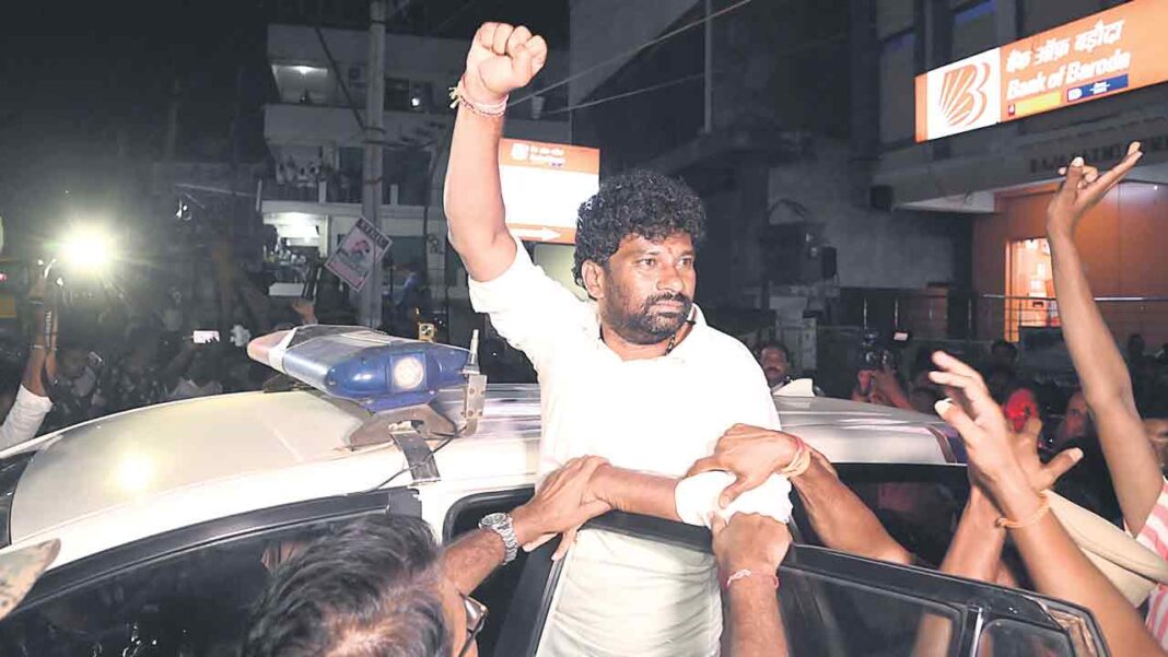 Balka Suman Balka Suman Arrested For Kyatanapally Municipality Seat Congress – Namasthe Telangana
– PARAHUSHAR NEWS