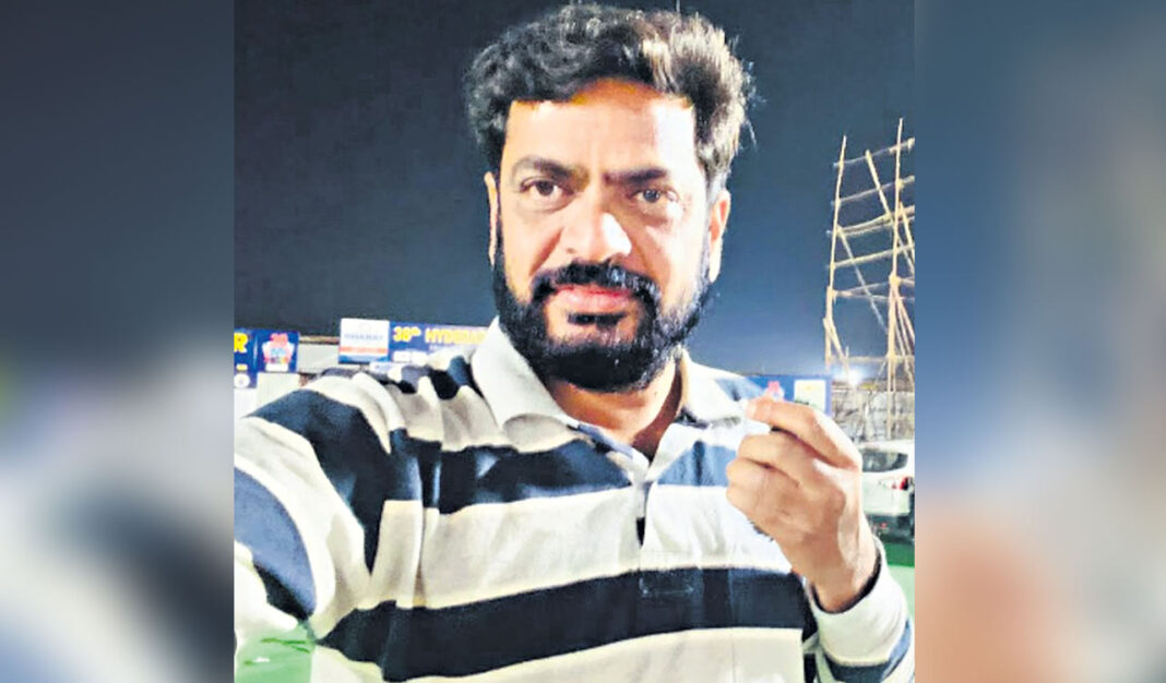 ఖమ్మం రిజర్వాయర్లోకి కారు పడిపోవడంతో ‘పవన్ కళ్యాణ్ హఠావో..’ పుస్తక రచయిత మునిగిపోయాడు.
– PARAHUSHAR NEWS