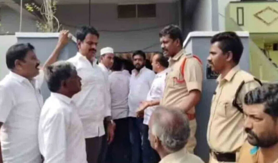 నాగర్కర్నూల్లో బీఆర్ఎస్ అభ్యర్థిని బలవంతంగా వెనక్కి తీసుకోవాలని కాంగ్రెస్ నేతలు ప్రయత్నించడంతో ఉద్రిక్తత నెలకొంది
– PARAHUSHAR NEWS