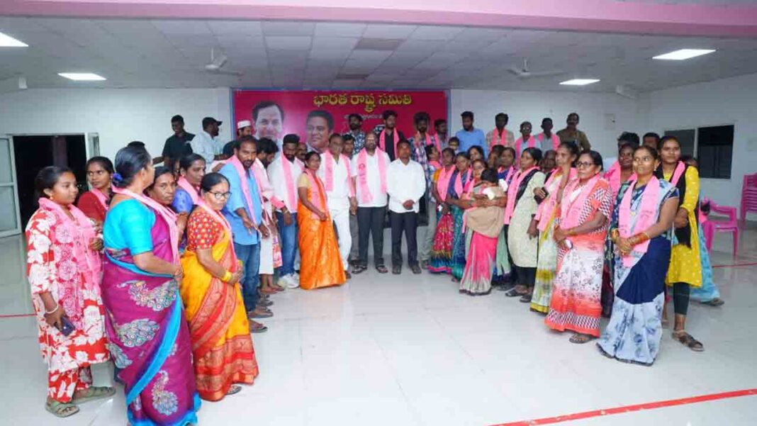 Shock for Congress in Kothagudem.. Former councilor joins BRS-Namasthe Telangana
– PARAHUSHAR NEWS