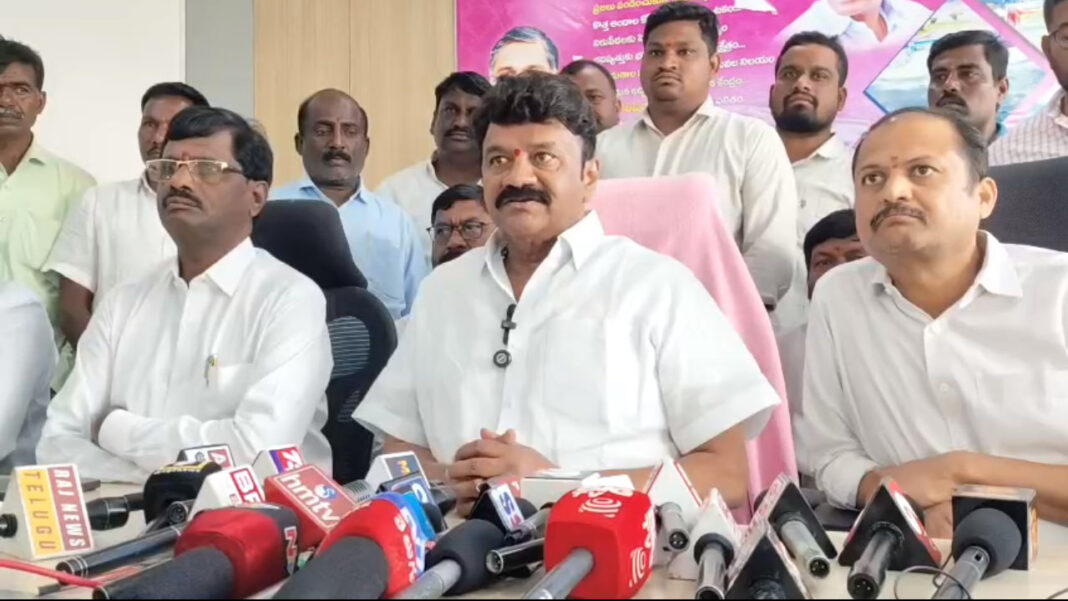 Talasani Srinivas Yadav | Congress won municipal elections by distributing liquor and money: Ex-minister Thalasani-Namasthe Telangana
– PARAHUSHAR NEWS