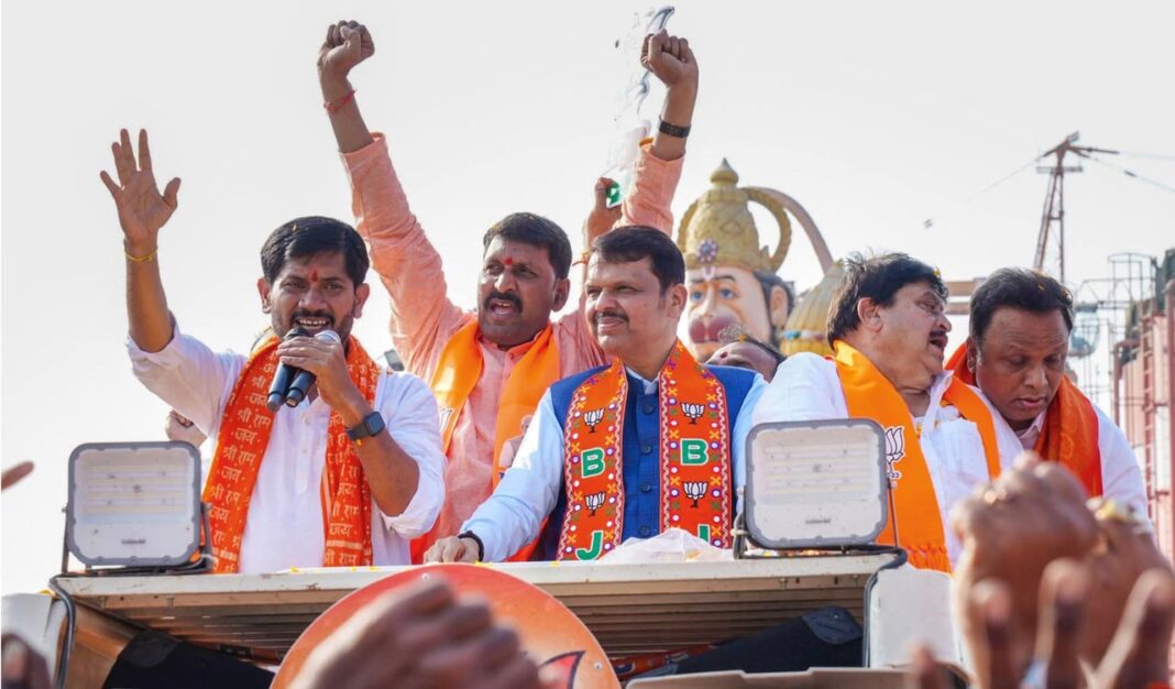 బీజేపీ ర్యాలీ సందర్భంగా మంచిర్యాలలో కాలేజీ రోజులను ఫడ్నవీస్ గుర్తు చేసుకున్నారు
– PARAHUSHAR NEWS