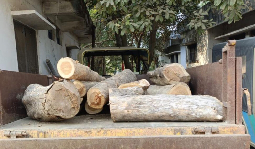 కుమ్రం భీం ఆసిఫాబాద్లో టేకు కలప స్మగ్లింగ్పై అటవీశాఖ అధికారి కేసు నమోదు చేశారు
– PARAHUSHAR NEWS