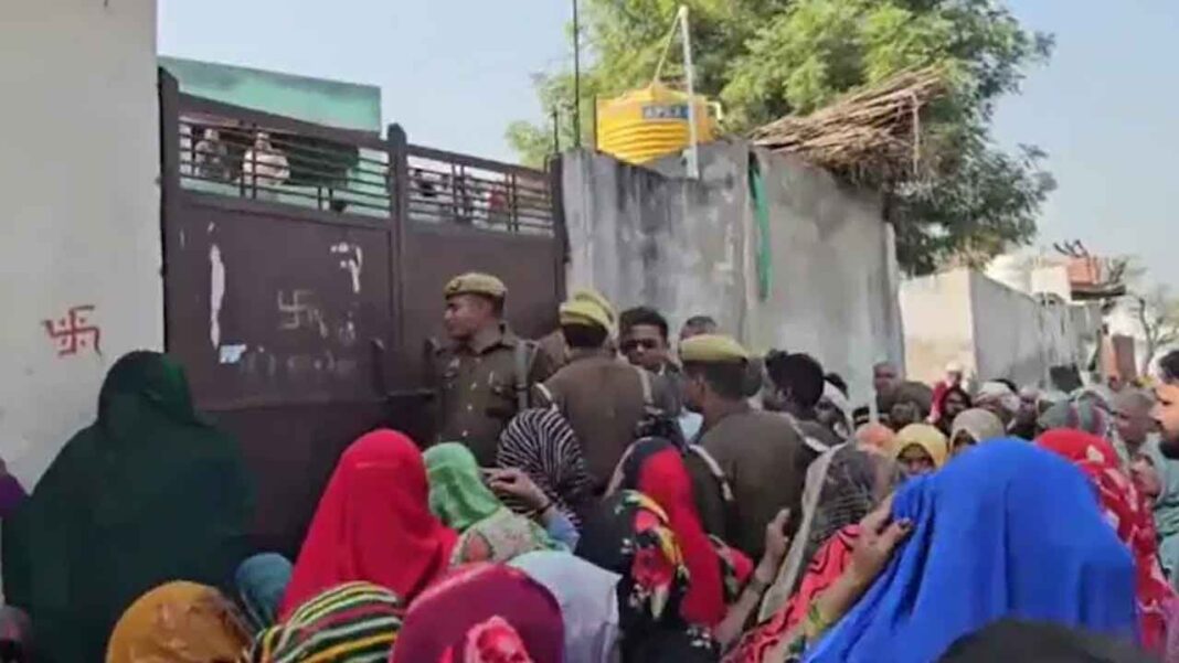 ఉత్తరప్రదేశ్ గ్రామంలో విషపూరితమైన పాలు తాగి ఒకే కుటుంబానికి చెందిన ఐదుగురు చనిపోయారు
– PARAHUSHAR NEWS