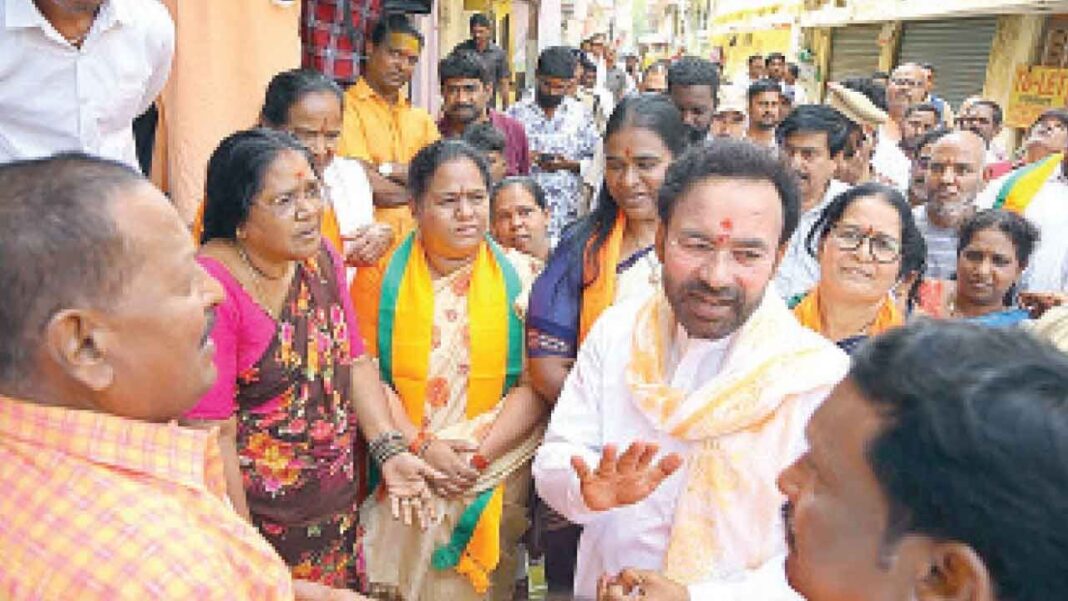 కిషన్ రెడ్డి బస్తీ టూర్ నిర్వహించి, సత్వర పౌర చర్యలకు హామీ ఇచ్చారు
– PARAHUSHAR NEWS