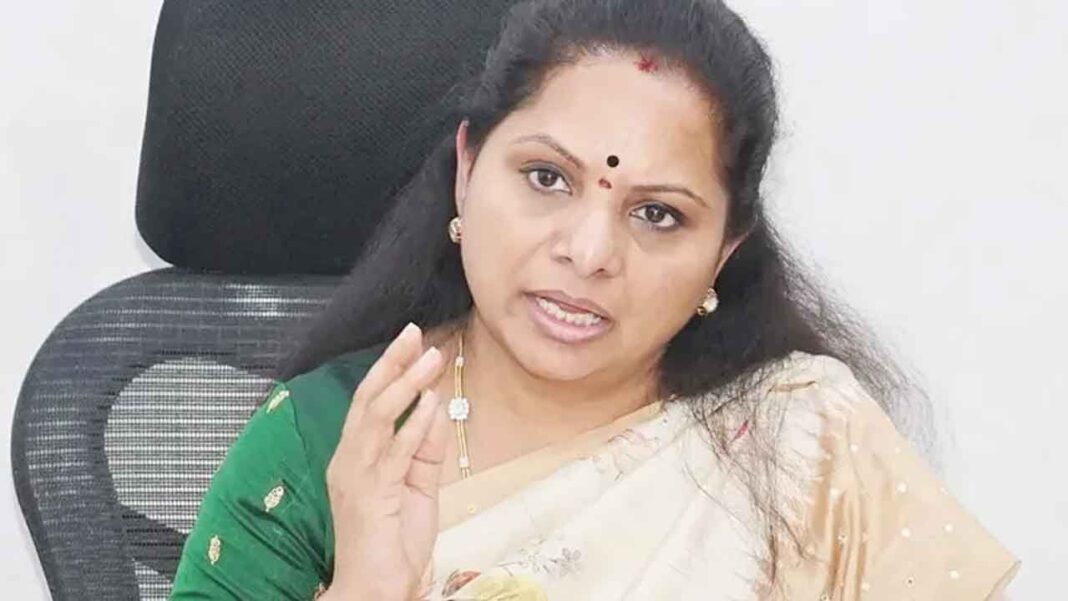 మూడు నెలల్లో కొత్త పార్టీని ప్రారంభించనున్నట్టు కవిత సంకేతాలు ఇచ్చారు
