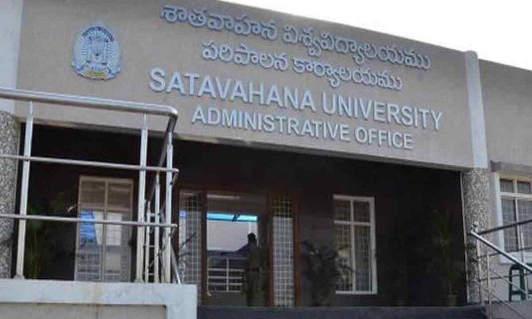 యూనియన్ బ్యాంక్ ట్రస్ట్ శాతవాహన విశ్వవిద్యాలయానికి 40-సీట్ల బస్సును విరాళంగా ఇచ్చింది
– PARAHUSHAR NEWS