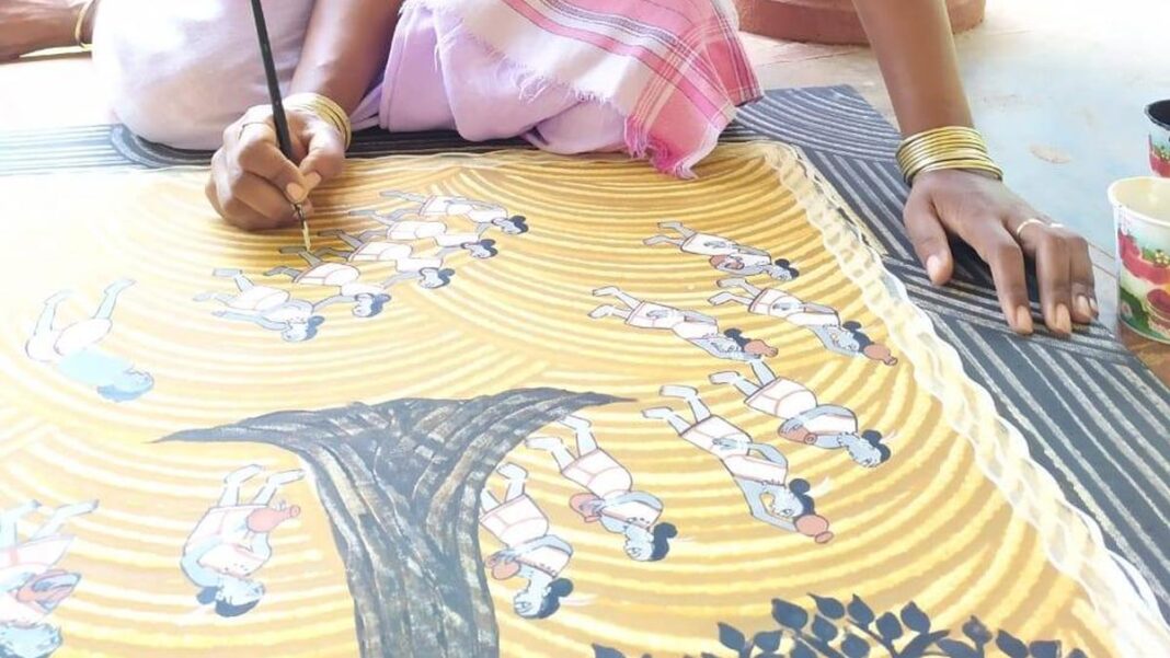 మార్కెటింగ్ వ్యూహాలు మరియు డిజైన్ జోక్యాలు గిరిజన కళాకారులను ఎలా శక్తివంతం చేస్తాయి
– PARAHUSHAR NEWS