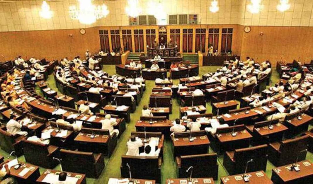 పదవీ విరమణ ప్రయోజనాల తిరస్కరణపై BRS అసెంబ్లీ నుండి వాకౌట్ చేసింది
