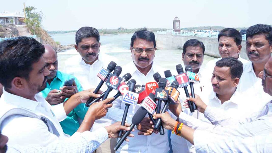Congress Congress is responsible for abandoning the Palamuru-Ranga Reddy project: Niranjan Reddy-Namasthe Telangana
– PARAHUSHAR NEWS